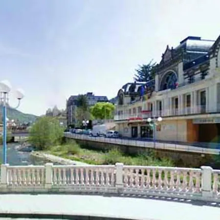 D'une Avec Vue Sur La Ville Jardin Clos Et Wifi A Apartament Bourboule